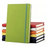 Toma visual de libretas promocionales con pasta rígida textil gris, detalle semicircular de bambú en el borde lateral, elástico de cierre negro y sujetador para bolígrafo ideal para grabado de marca.
