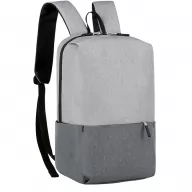 Toma fotográfica de backpack nash promocional, ideal para personalización de marca.