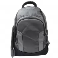 Toma visual de backpacks promocionales ejecutivas en color negro con asa acolchada, bolsas laterales de red y compartimentos frontales para personalización de marcas.