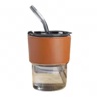 Toma fotográfica de vaso capuchino promocional, ideal para personalización de marca.
