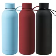 Toma fotográfica de termo bonetero promocional, ideal para personalización de marca.