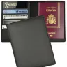 Toma fotográfica de porta pasaporte nilo promocional, ideal para personalización de marca.