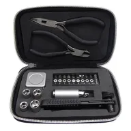 Kit portátil de herramientas con alicates, puntas de desarmador y dados en estuche organizador, ideal dentro de los utensilios para acampar y reparación de equipo.