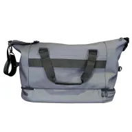 Toma fotográfica de maletas backpacks deportivas en color gris con compartimento inferior independiente para calzado, asas de mano reforzadas y correa ajustable para hombro ideal para personalización corporativa.