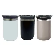 Toma fotográfica de vaso cherry promocional, ideal para personalización de marca.