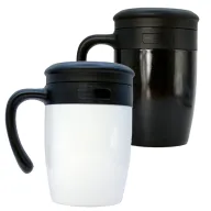 Toma fotográfica de taza malva promocional, ideal para personalización de marca.